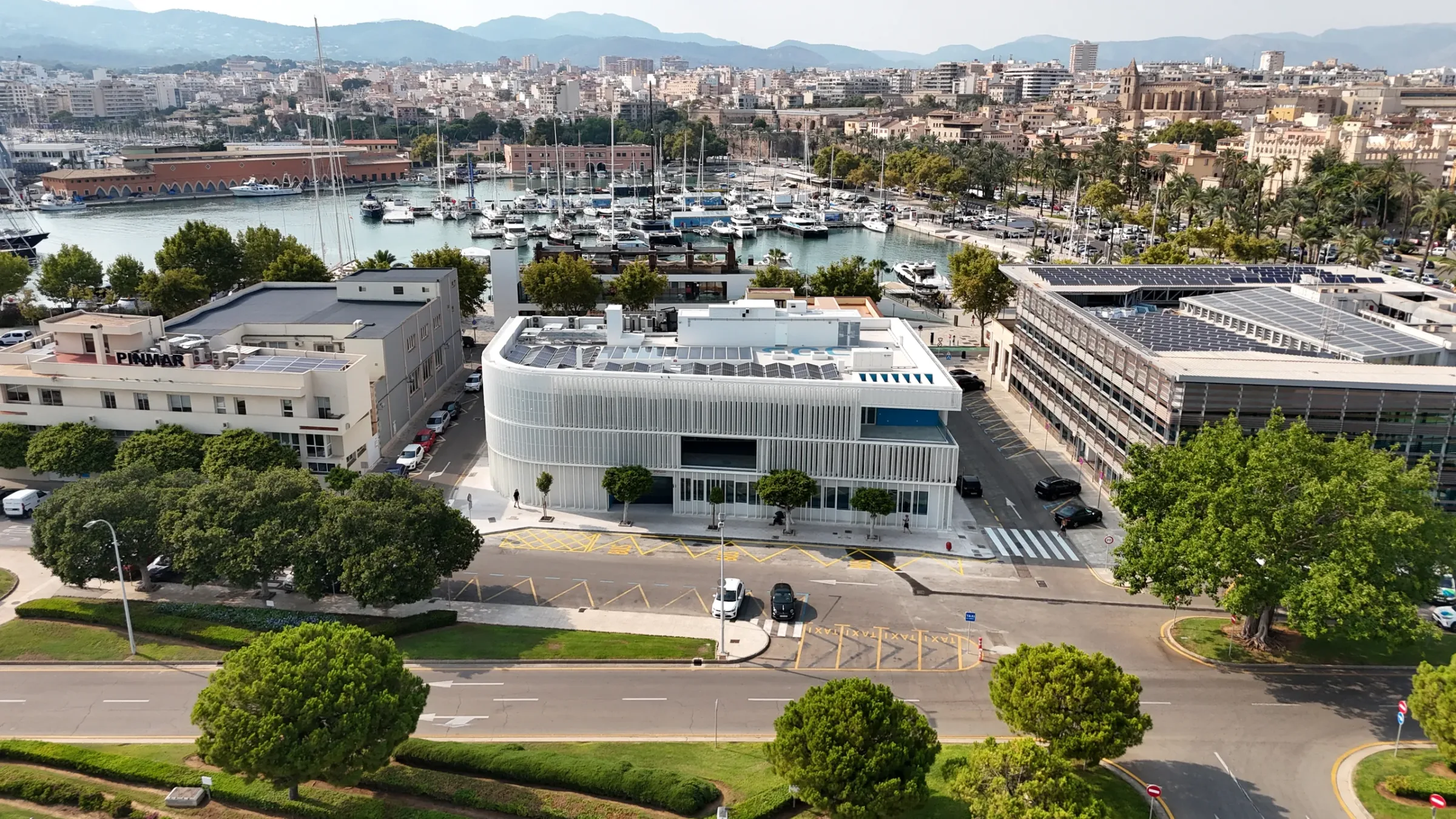 Vista aérea del puerto de Palma de Mallorca y el paseo marítimo