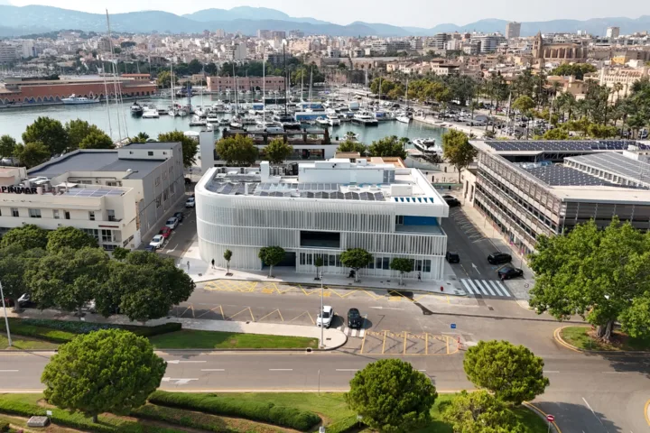 Vista aérea del puerto de Palma de Mallorca y el paseo marítimo