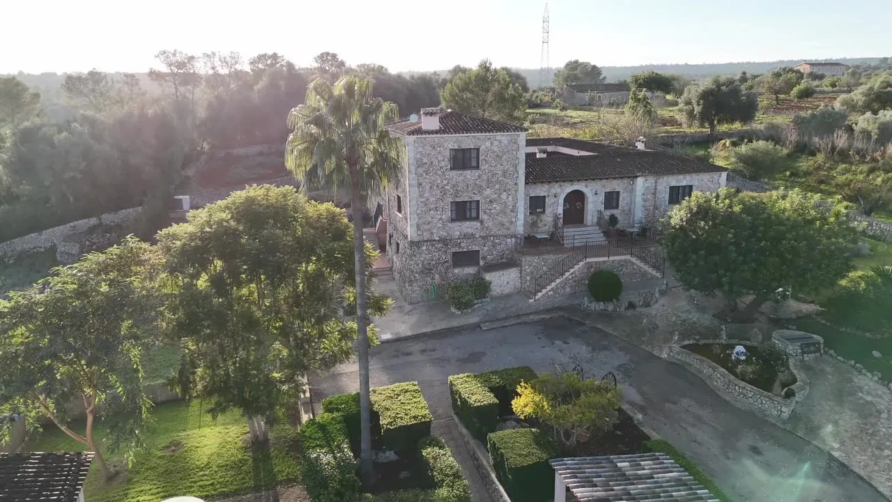 Vista aérea del agroturismo Ses Illes al amanecer