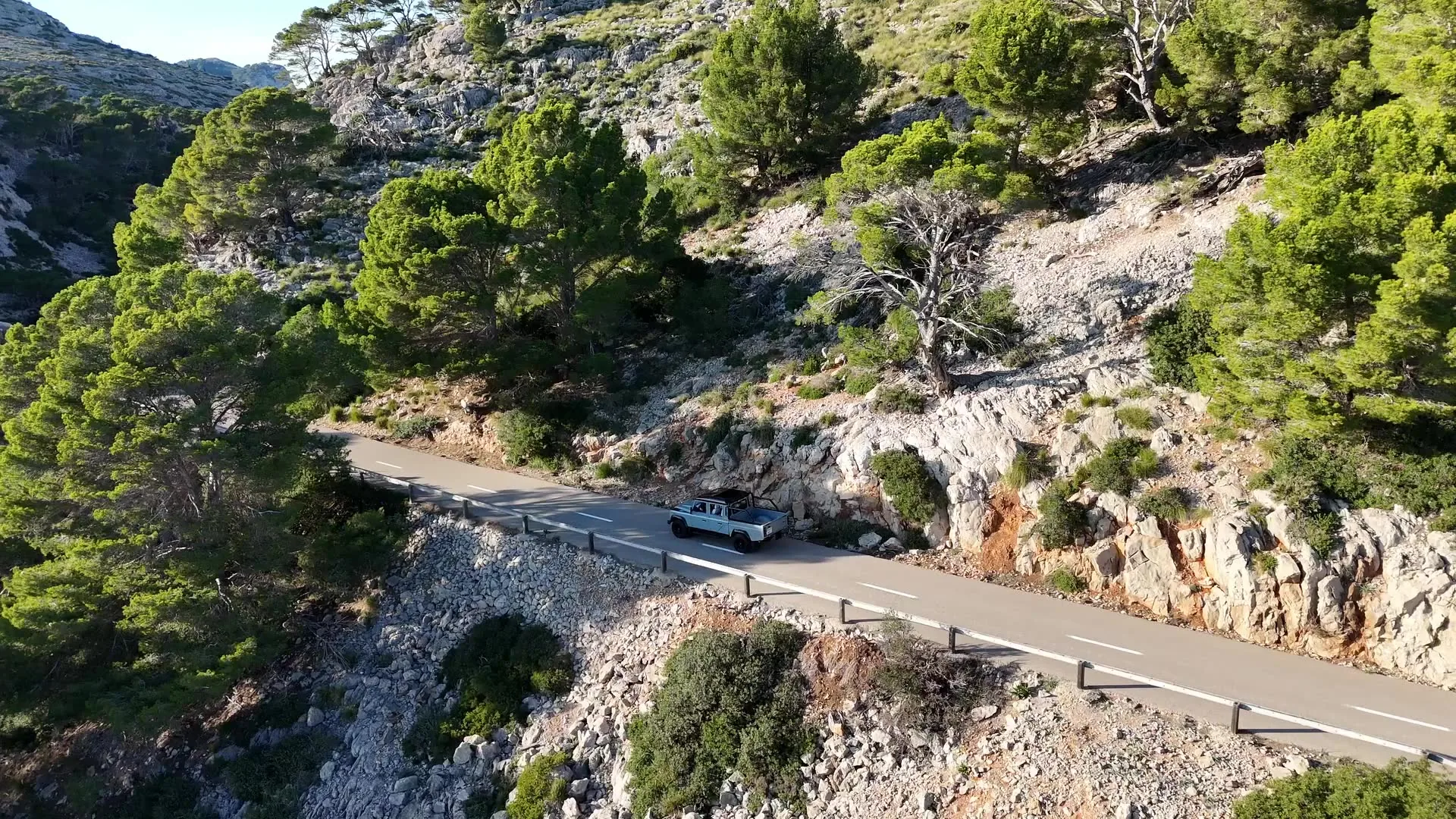 Plano cinematográfico estabilizado grabado con dron en Mallorca